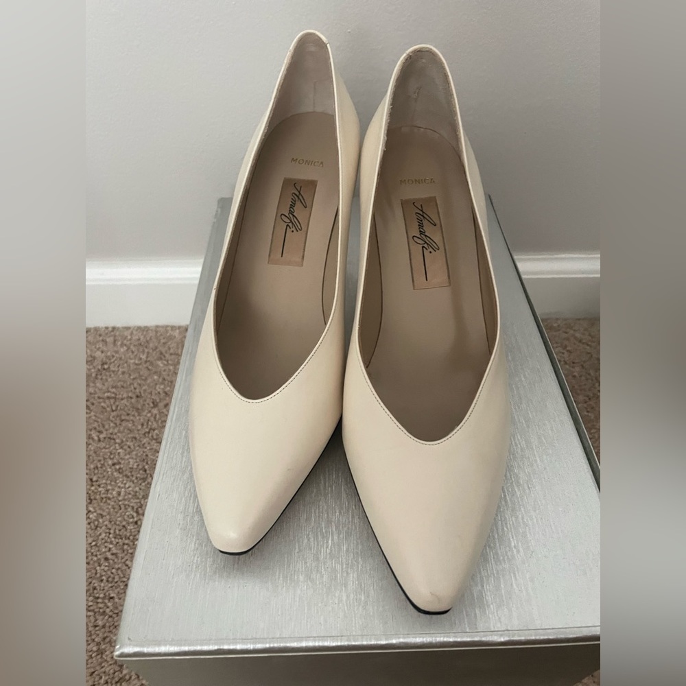 Amalfi Shoes | Amalfi Monica Porcelin Tuscan Pumps Vtg | Color: Cream | 7.5 B